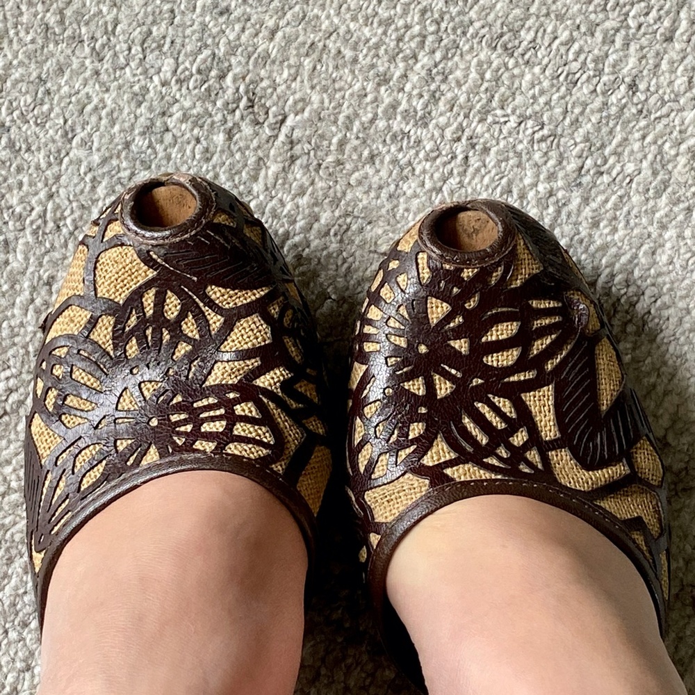 Kenneth Cole patterned mules - Picture 2 of 7